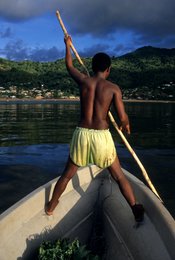 Bay;-Boat;-Boy;-Child;-Comoros-Archipelago;-France;-Indian-Ocean;-Kaleidos;-Kaleidos-images;-La-parole-à-limage;-Laurent-Abad;-Mayotte;-Pole;-Sea;-Stories-Pictures
